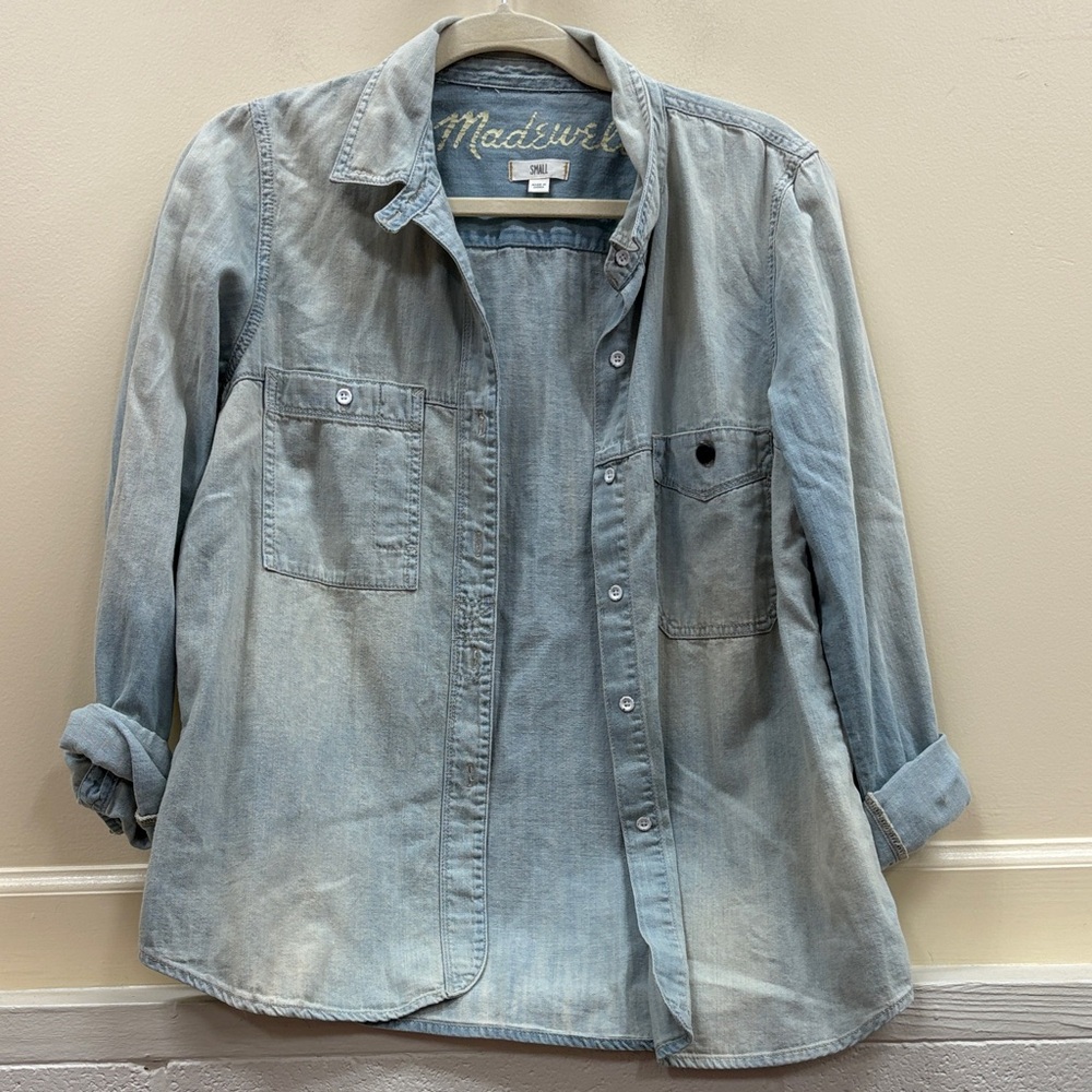 Madewell women’s S light blue Washed Denim Shirt long sleeve button-down shirt